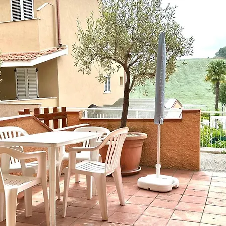 M403 - Marcelli, Grazioso Bilocale Con Corte Privata Lejlighed *